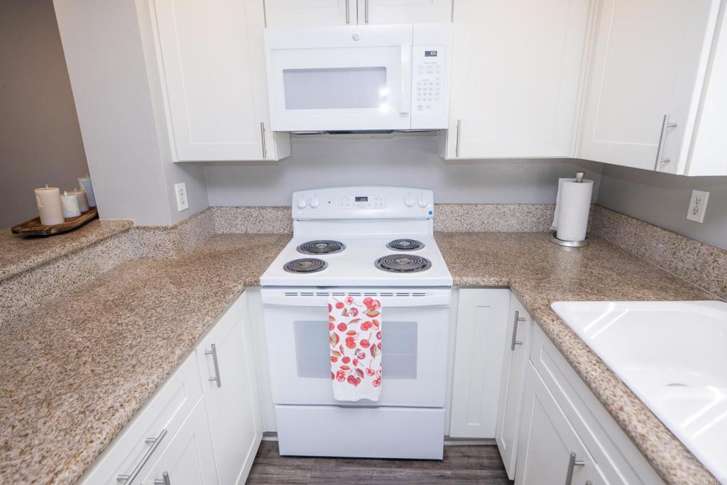 929 Jamacha Road, Unit B El Cajon, CA 92019 - Photo 11 of 36 a kitchen with a stove and cabinets