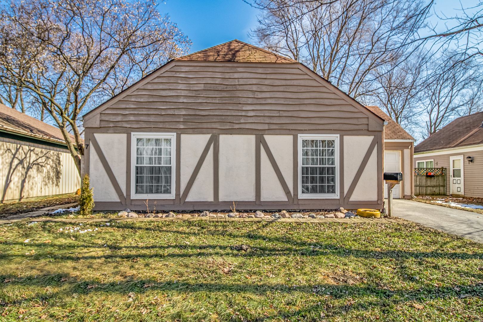 7 Winrock Road Montgomery, IL 60538 - Photo 2 of 24 a front view of a house with garden