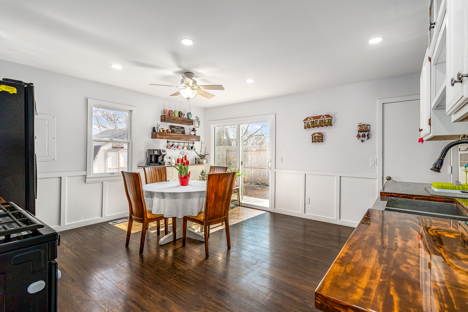 7 Winrock Road Montgomery, IL 60538 - Photo 9 of 24 a view of a dining room with furniture and wooden floor