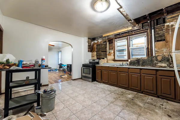 $209,999 | 8610 South Burnham Avenue, Chicago, IL 60617