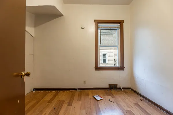 $209,999 | 8610 South Burnham Avenue, Chicago, IL 60617