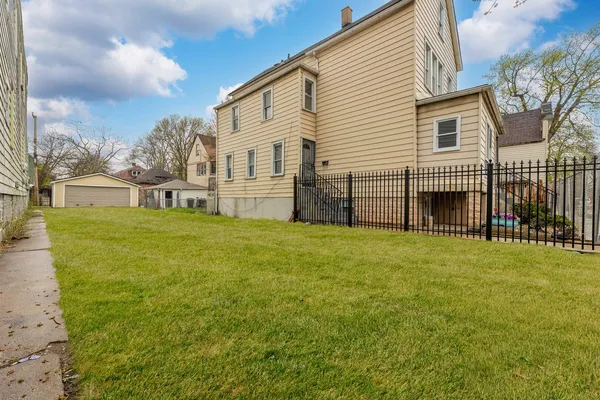 $209,999 | 8610 South Burnham Avenue, Chicago, IL 60617