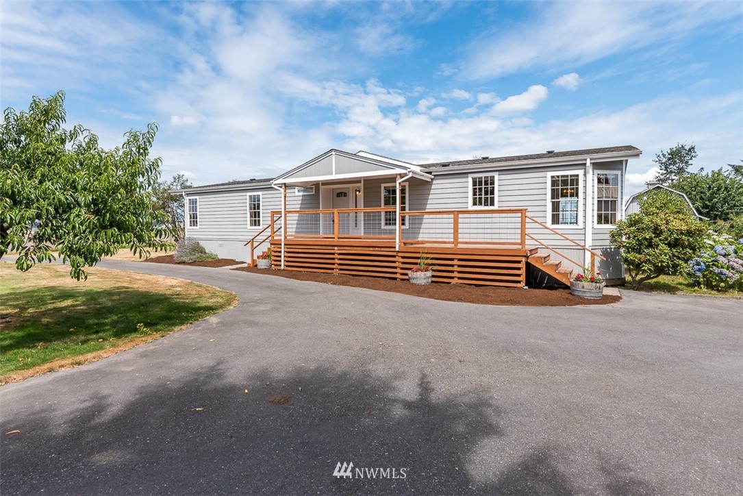 17855 Bennett Road Mount Vernon, WA 98273 - Photo 2 of 40 a front view of a house with a yard