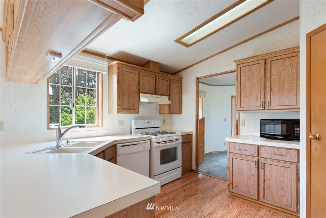 17855 Bennett Road Mount Vernon, WA 98273 - Photo 14 of 40 a kitchen with a stove a sink and a microwave