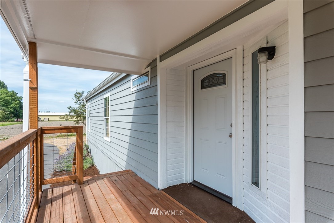 17855 Bennett Road Mount Vernon, WA 98273 - Photo 3 of 40 a view of balcony with wooden floor