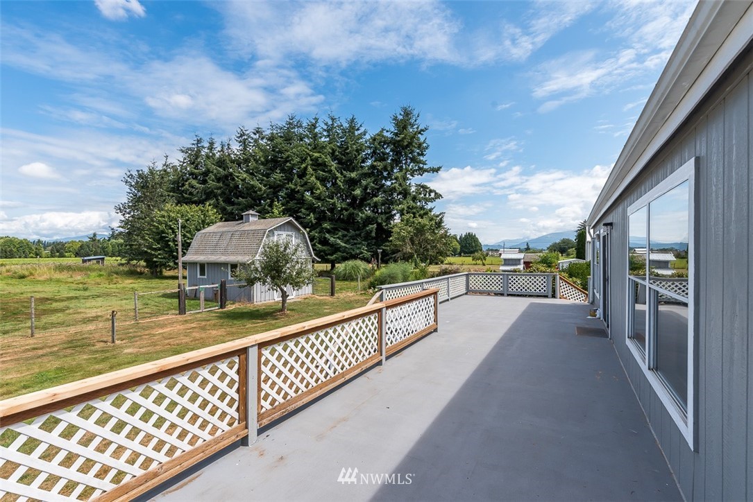 17855 Bennett Road Mount Vernon, WA 98273 - Photo 10 of 40 a view of city from a balcony