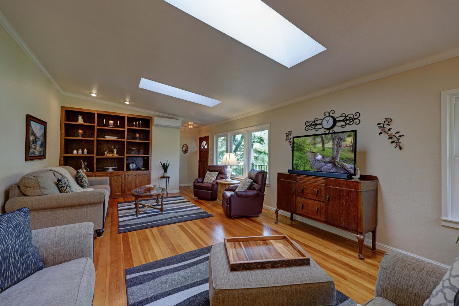 409 Live Oak Road Colfax, CA 95713 - Photo 15 of 74 Living room with skylights.