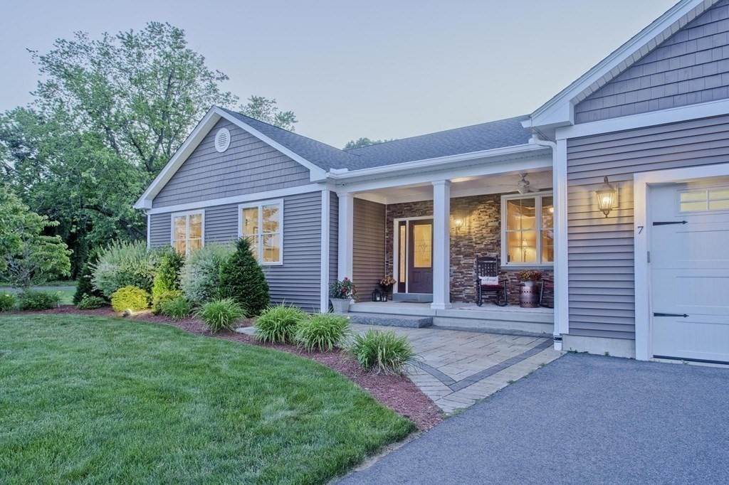 7 Lango Lane, Agawam, MA 01001 Compass