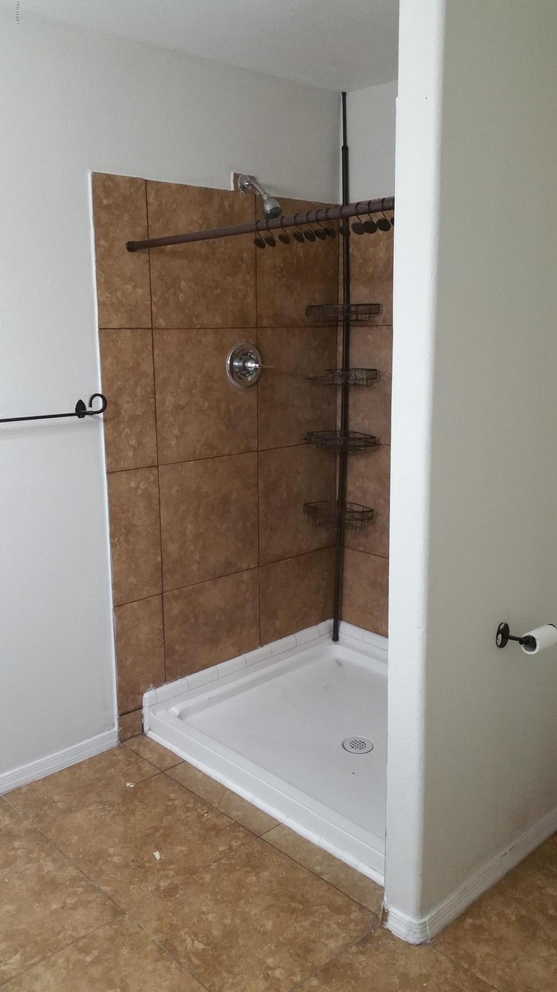 6039 South 46th Street Phoenix, AZ 85042 - Photo 11 of 16 Master Bathroom