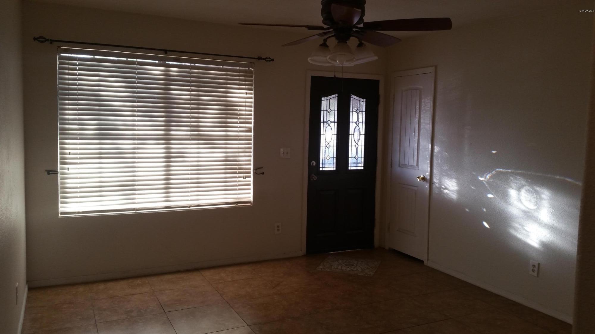 6039 South 46th Street Phoenix, AZ 85042 - Photo 2 of 16 Living Room