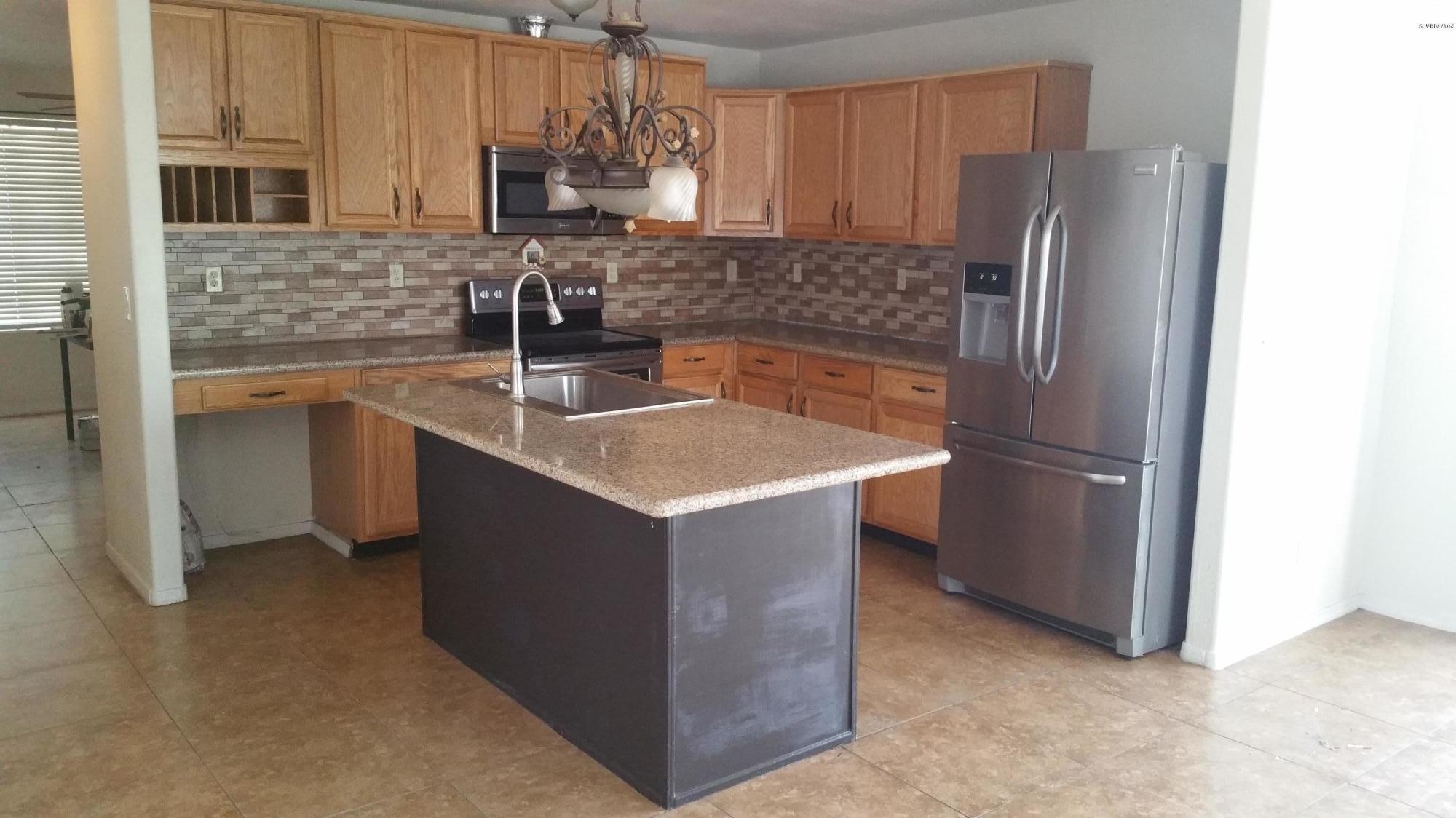 6039 South 46th Street Phoenix, AZ 85042 - Photo 6 of 16 Kitchen