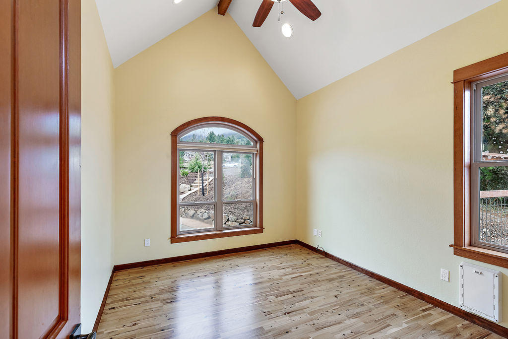 507 Hummingbird Lane Talent, OR 97540 - Photo 16 of 46 HL(31)