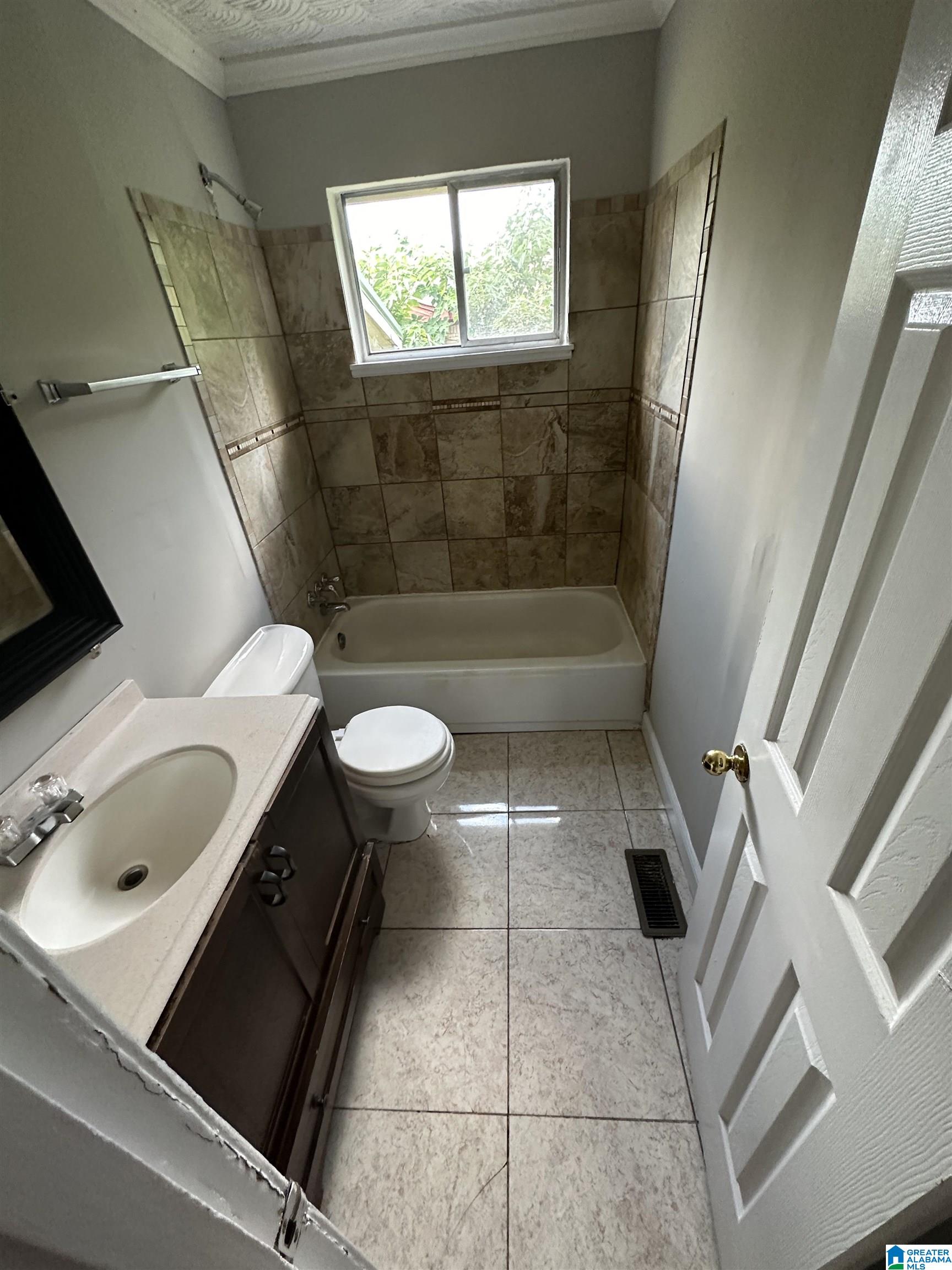 1657 Southwest 18th Way Birmingham, AL 35211 - Photo 10 of 13
