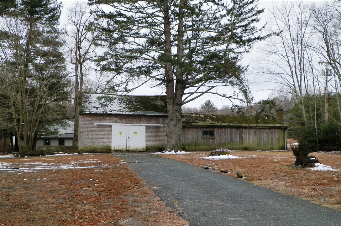 173 Skunk Hill Road Hopkinton, RI 02832 - Photo 4 of 15 Gallery Image 4