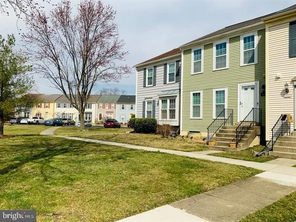 a view of a back yard
