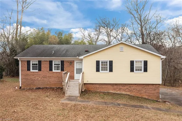 $300,000 | 3221 Oakridge Drive, Graham, NC 27253