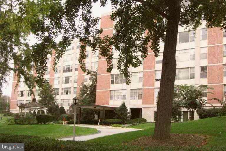 a view of building with yard