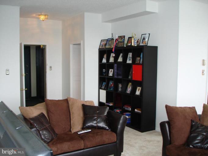 4401 Roland Avenue, Unit 607 Baltimore, MD 21210 - Photo 15 of 16 a living room with furniture