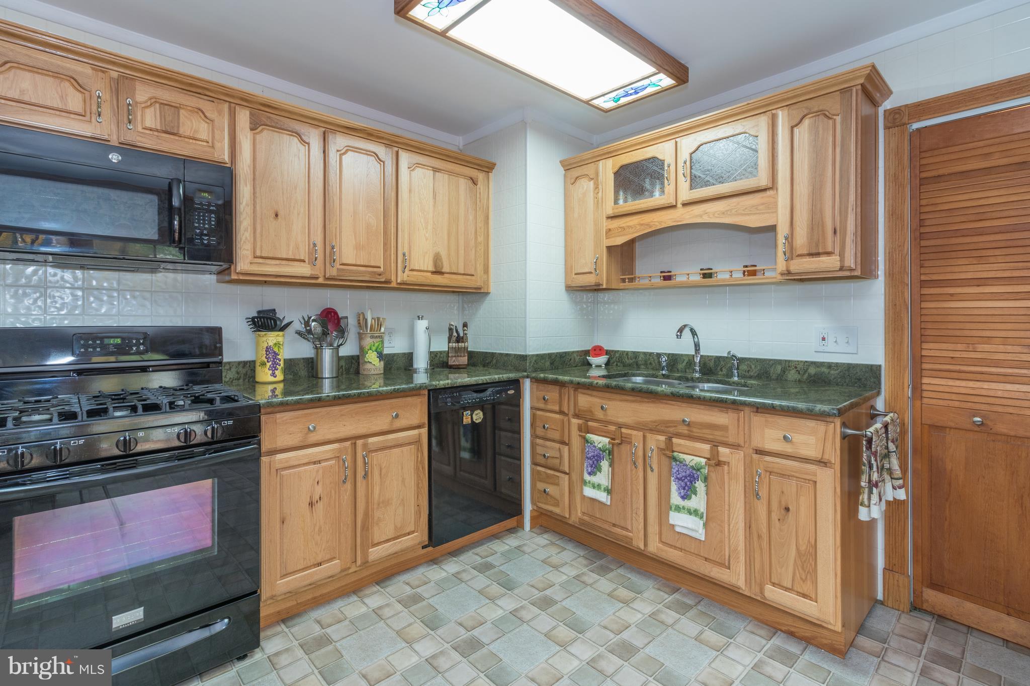 14319 Fullerton Road Woodbridge, VA 22193 - Photo 14 of 24 Kitchen