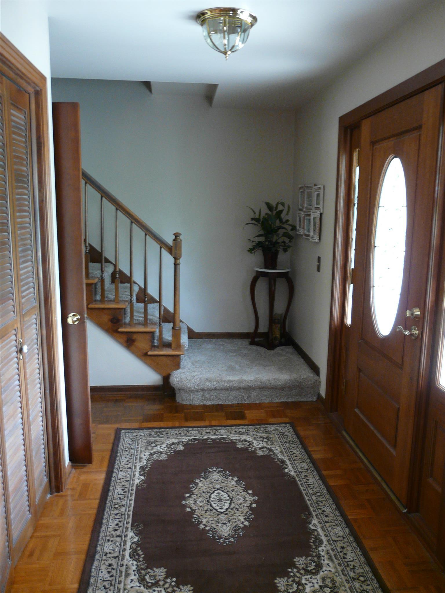 5333 Overton Road Nashville, TN 37220 - Photo 3 of 18 Foyer with parque flooring.