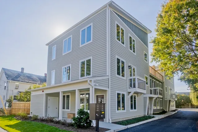 $450,000 | 107 Williams Street, Unit 2B, Northampton, MA 01060