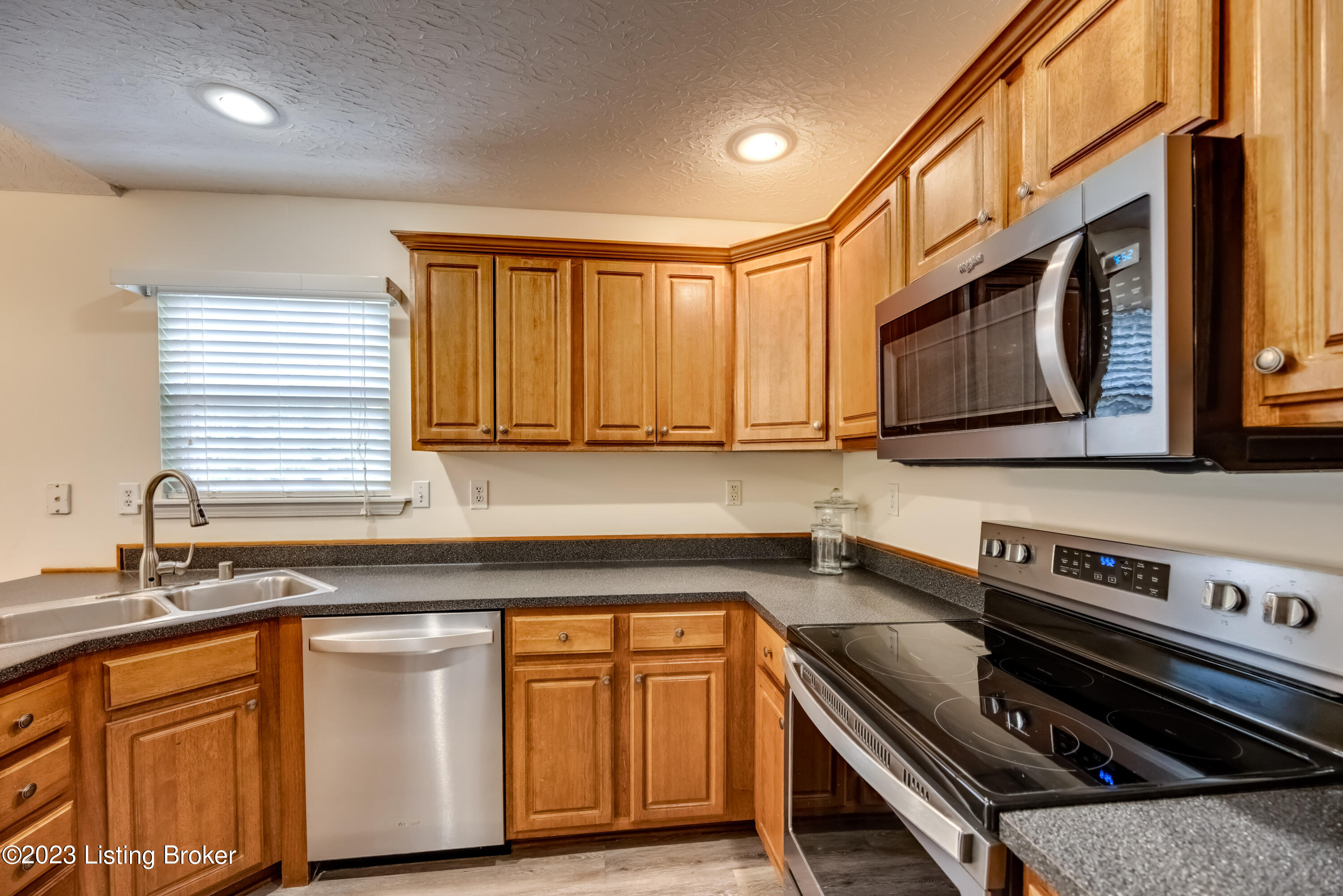 10011 Rimfire Road Louisville, KY 40291 - Photo 32 of 76 2Y0A0243-A