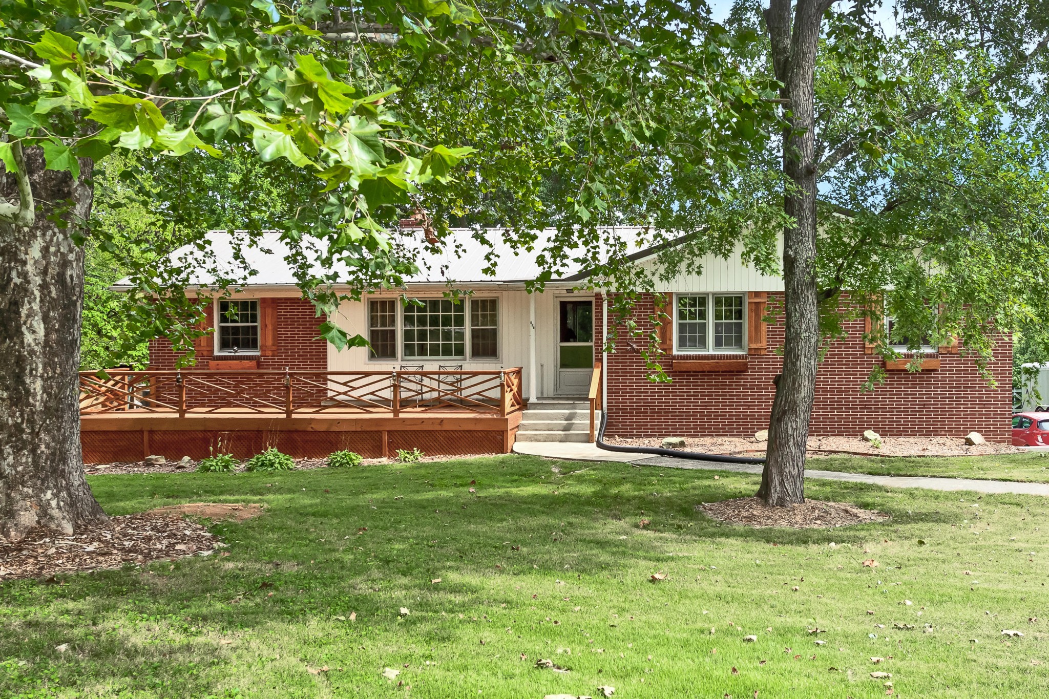 447 Foremast Road Kingston, TN 37763 - Photo 1 of 40 Gallery Image 1