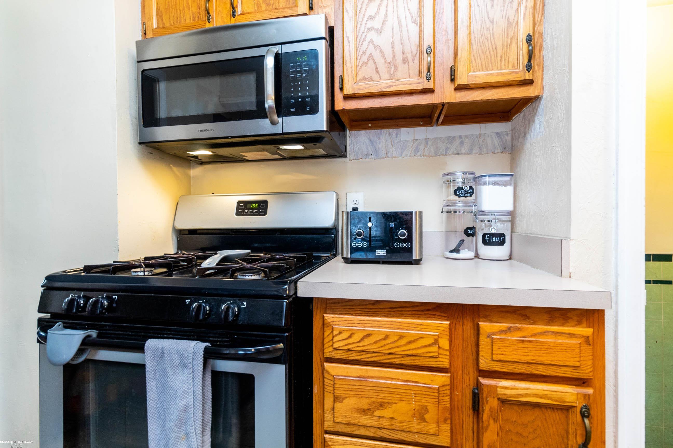 8062 Superior Street Center Line, MI 48015 - Photo 10 of 21