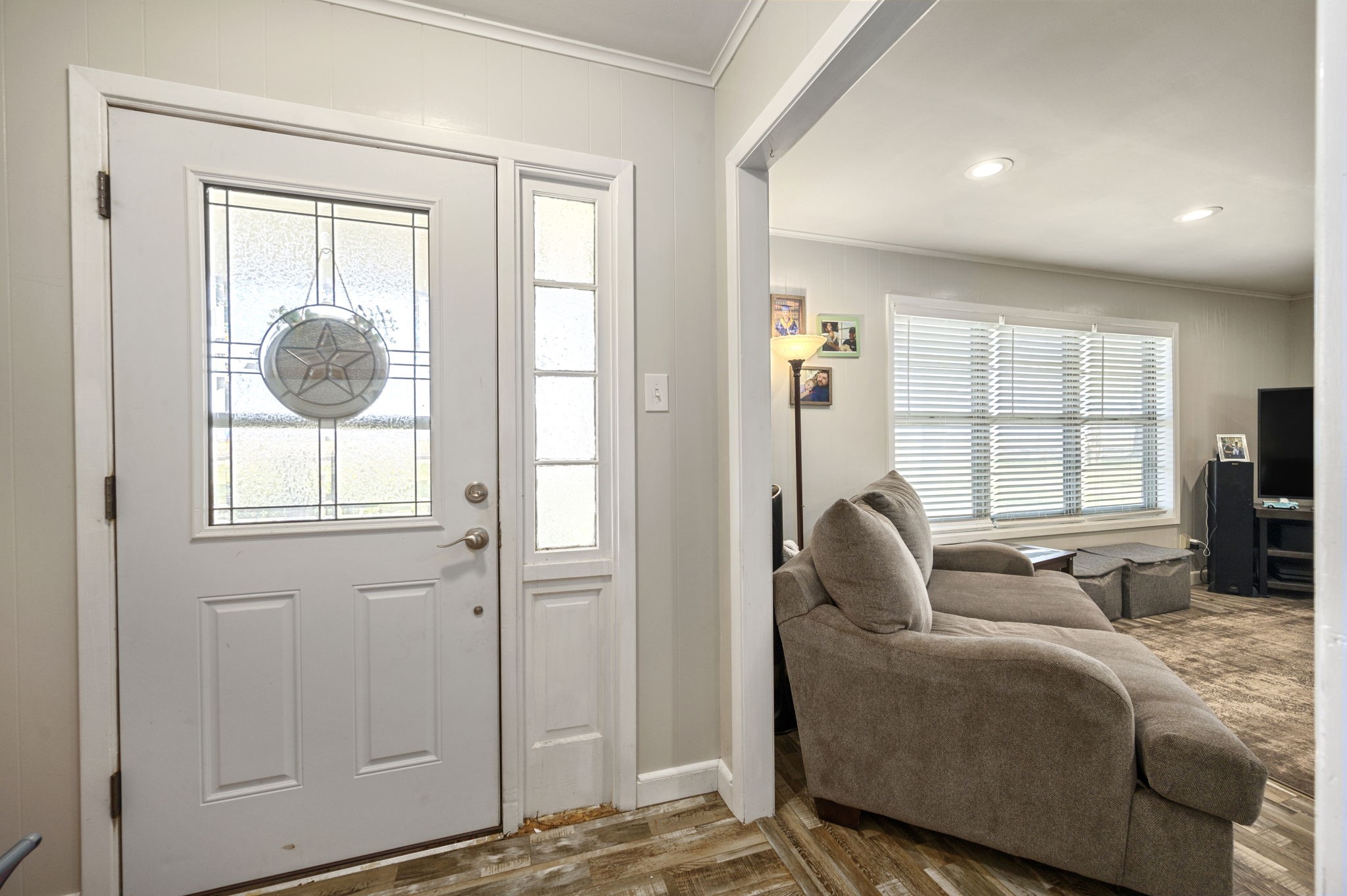 9919 Bohacek Road Beasley, TX 77417 - Photo 2 of 46 a living room with furniture and a window