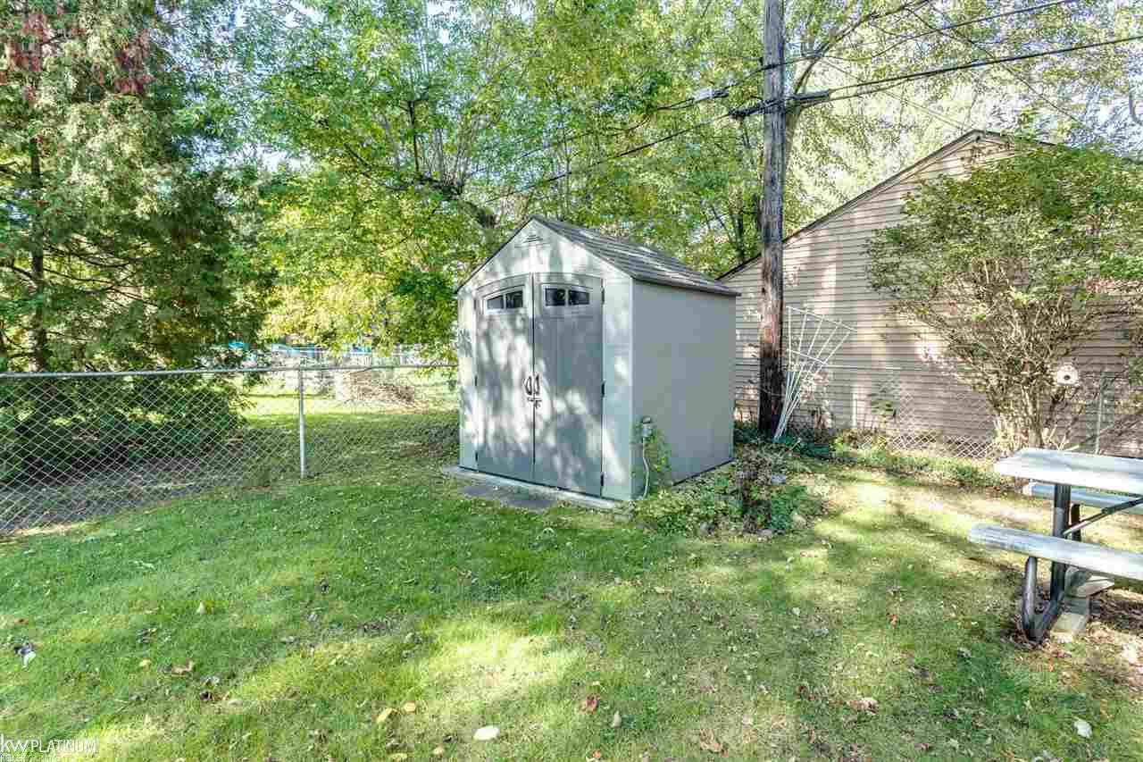 7347 Maple Road Lexington, MI 48450 - Photo 35 of 46 50060353-34.JPG