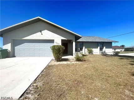 a front view of house with yard