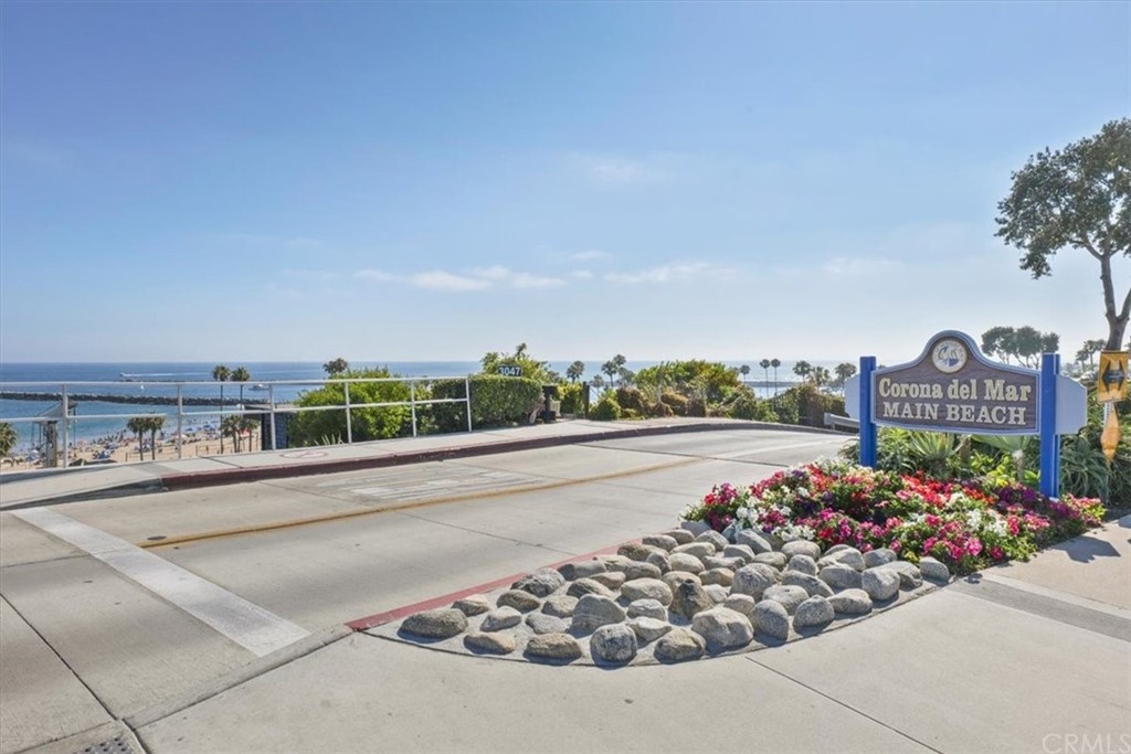 3047 Ocean Boulevard Corona del Mar, CA 92625 - Photo 29 of 53 a city view