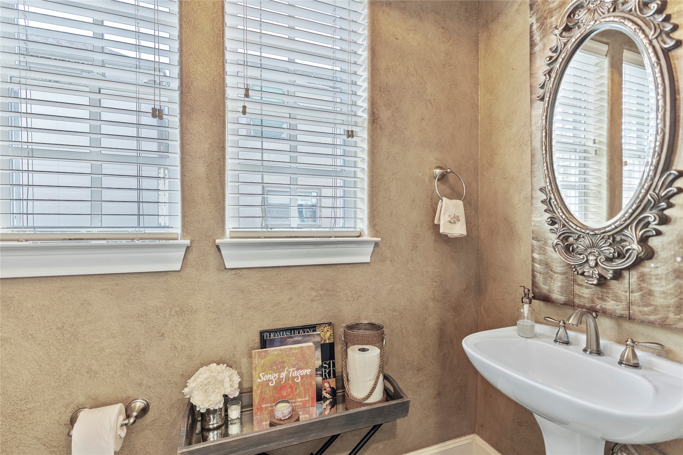 1102 Thompson Street Houston, TX 77007 - Photo 17 of 35 a bathroom with a sink and a mirror