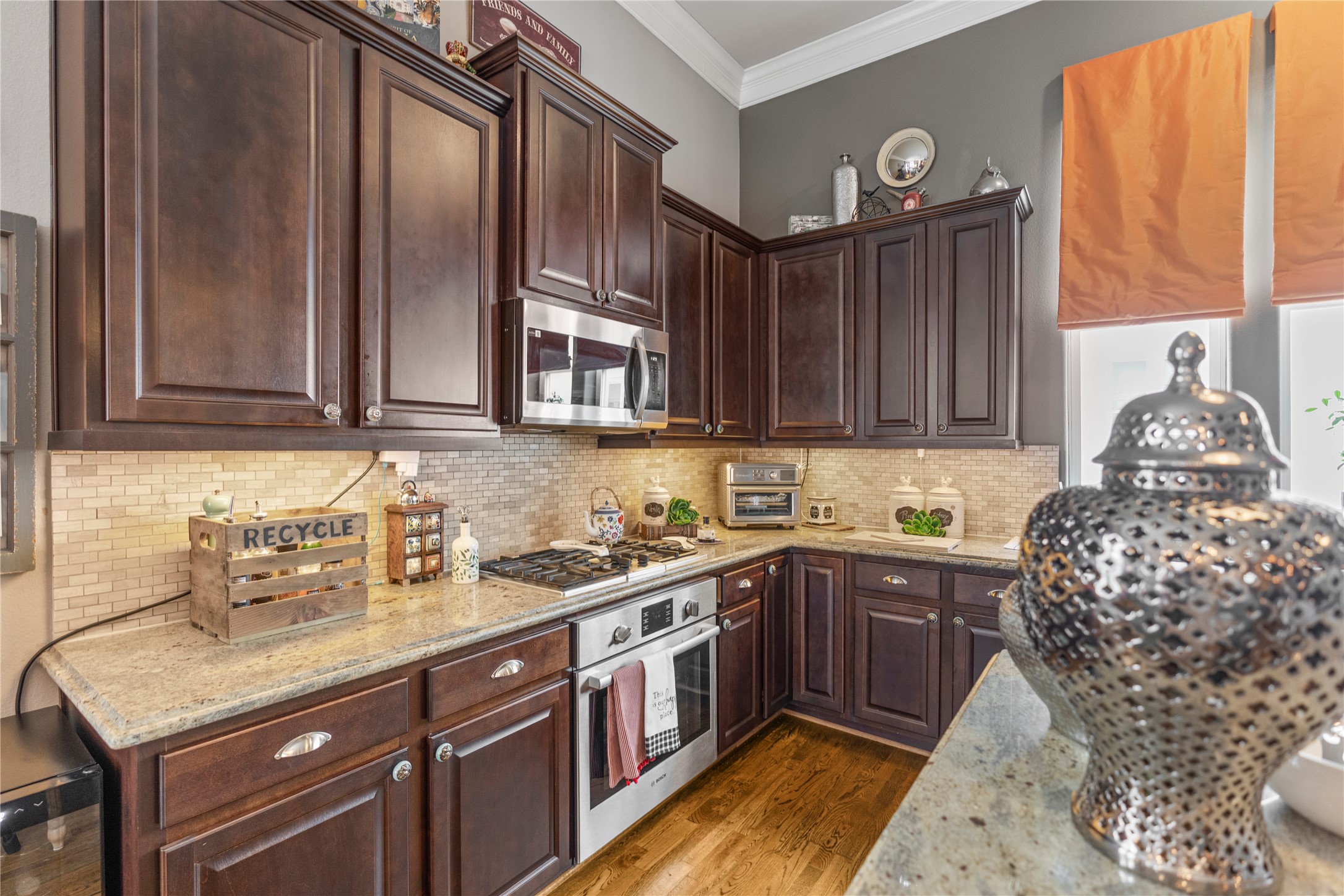 1102 Thompson Street Houston, TX 77007 - Photo 6 of 35