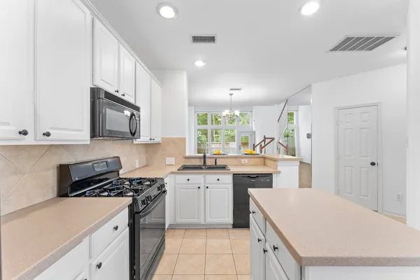 $2,275 | 31 West Greenhill Terrace Place, The Woodlands, TX 77382