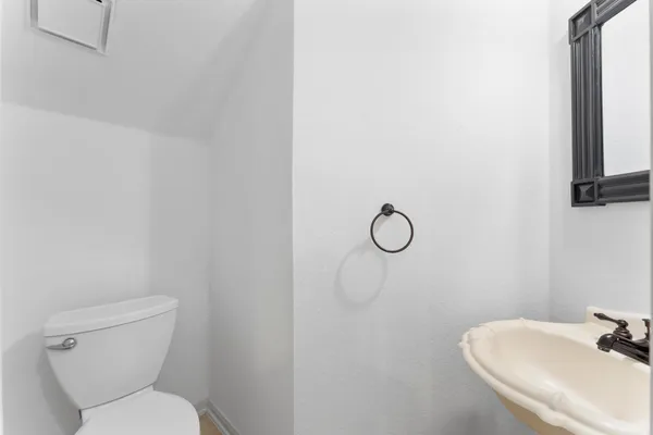 $2,275 | 31 West Greenhill Terrace Place, The Woodlands, TX 77382