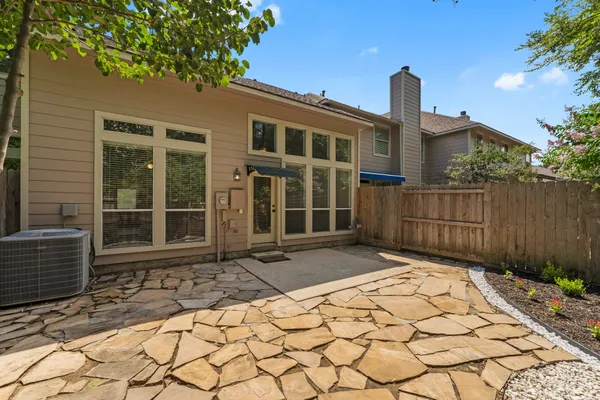 $2,275 | 31 West Greenhill Terrace Place, The Woodlands, TX 77382