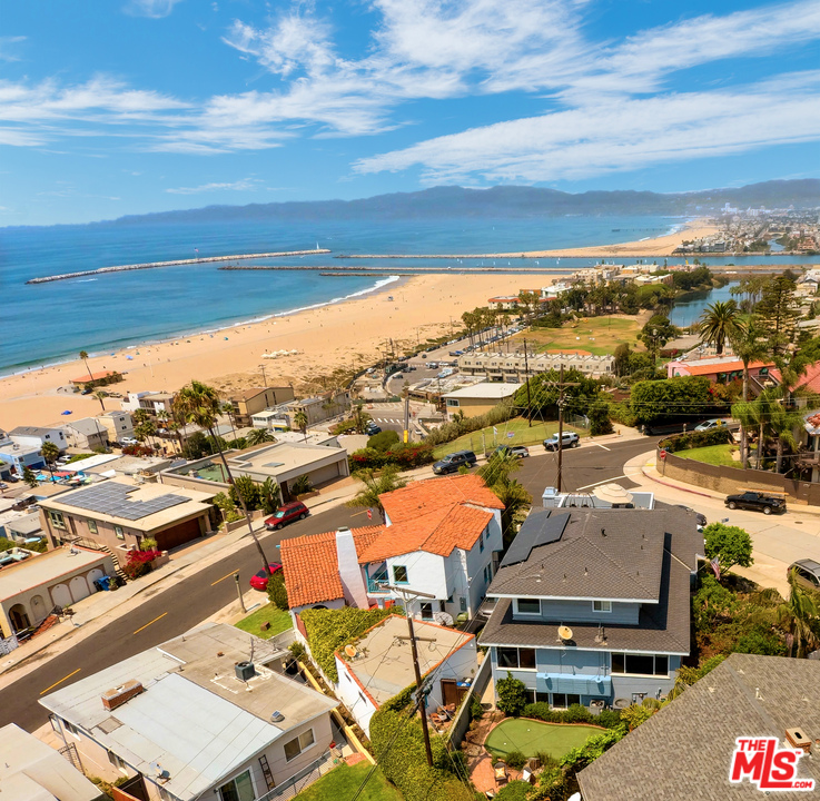 7001 Rindge Avenue Playa del Rey, CA 90293 - Photo 2 of 40