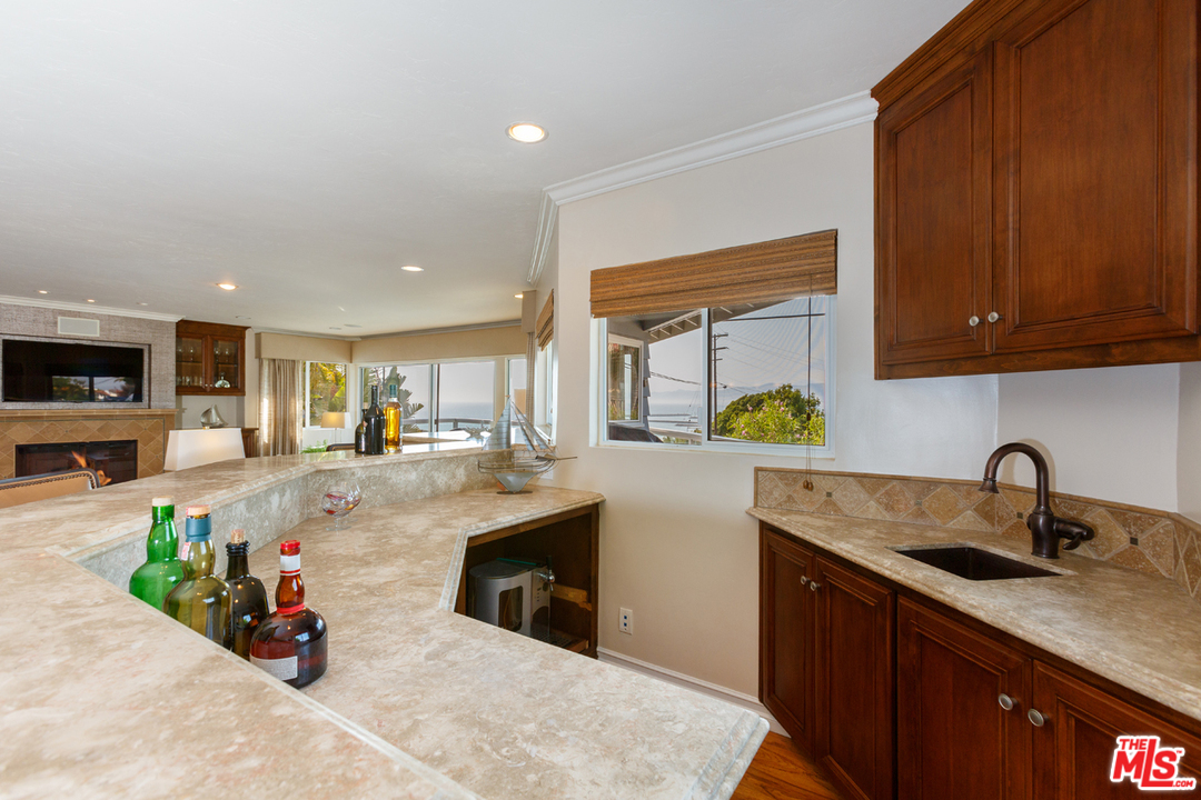 7001 Rindge Avenue Playa del Rey, CA 90293 - Photo 11 of 40
