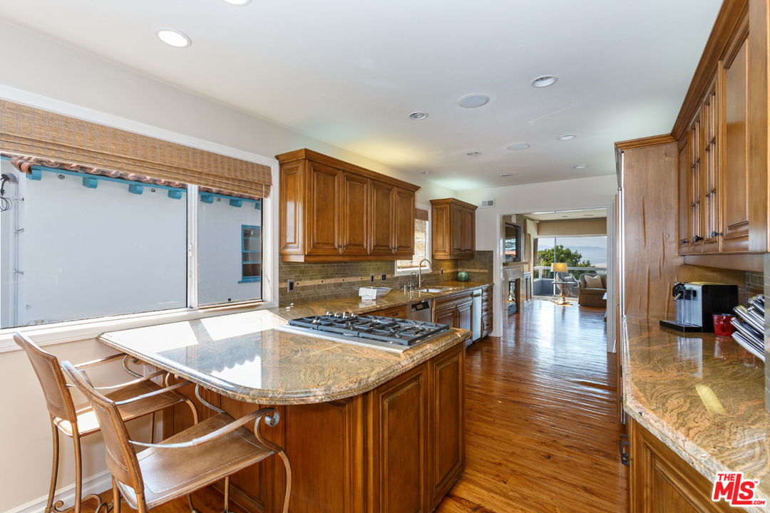 7001 Rindge Avenue Playa del Rey, CA 90293 - Photo 13 of 40
