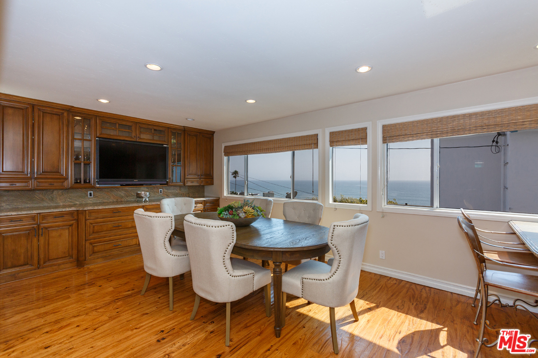 7001 Rindge Avenue Playa del Rey, CA 90293 - Photo 14 of 40