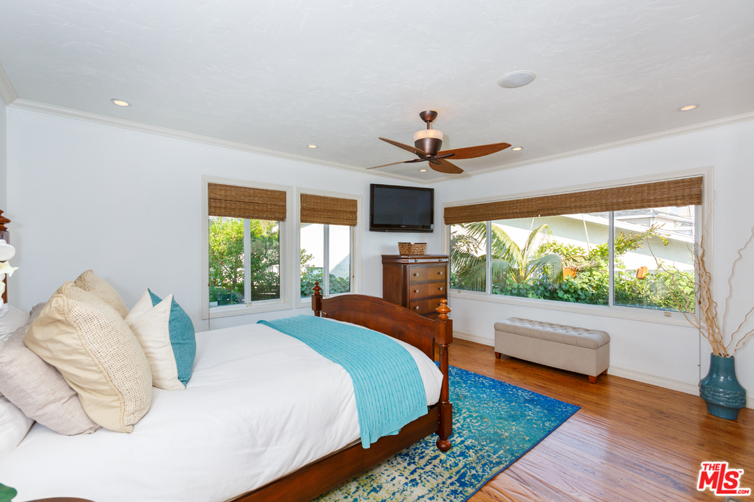 7001 Rindge Avenue Playa del Rey, CA 90293 - Photo 19 of 40