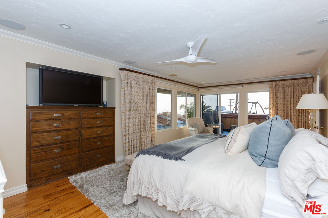 7001 Rindge Avenue Playa del Rey, CA 90293 - Photo 23 of 40