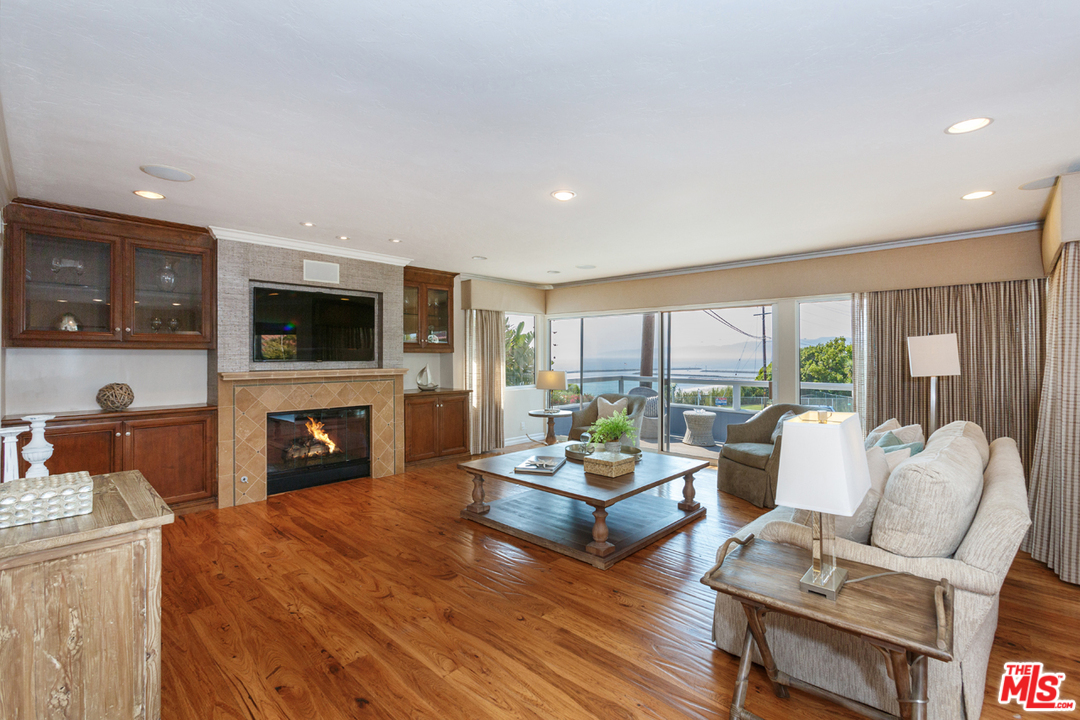7001 Rindge Avenue Playa del Rey, CA 90293 - Photo 4 of 40