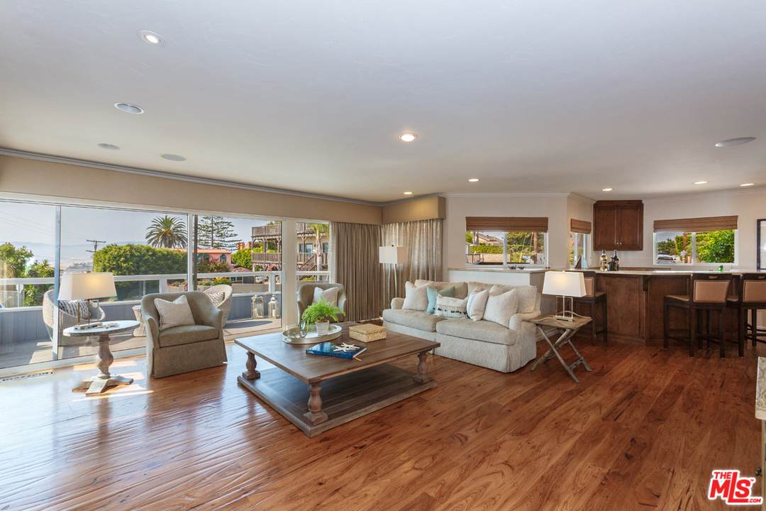 7001 Rindge Avenue Playa del Rey, CA 90293 - Photo 5 of 40