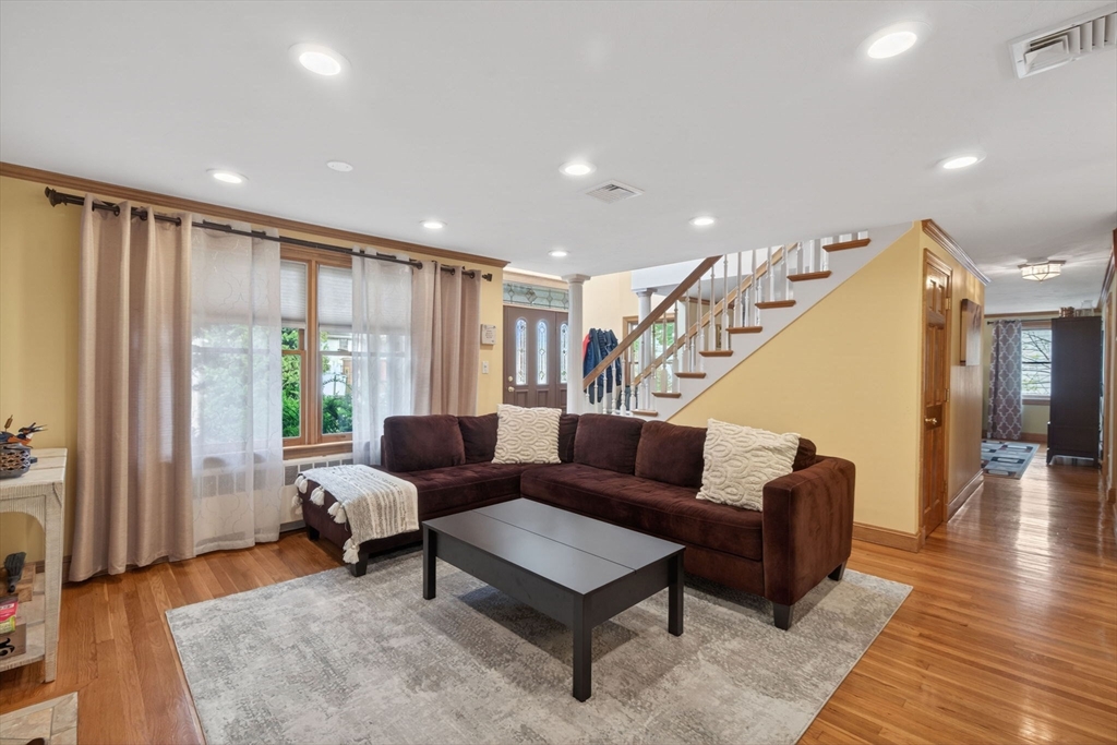 8 Hawthorne Street Watertown, MA 02472 - Photo 3 of 37