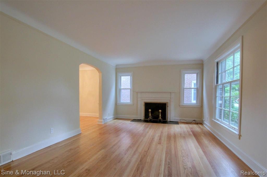 349 Merriweather Road Grosse Pointe, MI 48236 - Photo 6 of 31
