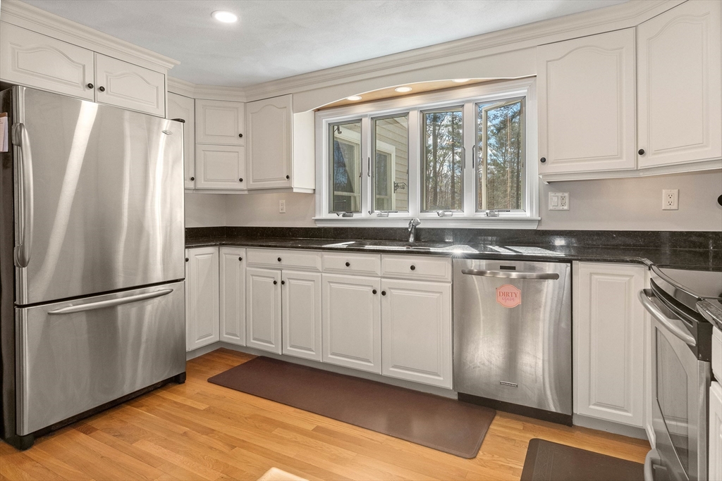 8 Whipple Road Hamilton, MA 01982 - Photo 5 of 41 Gallery Image 5