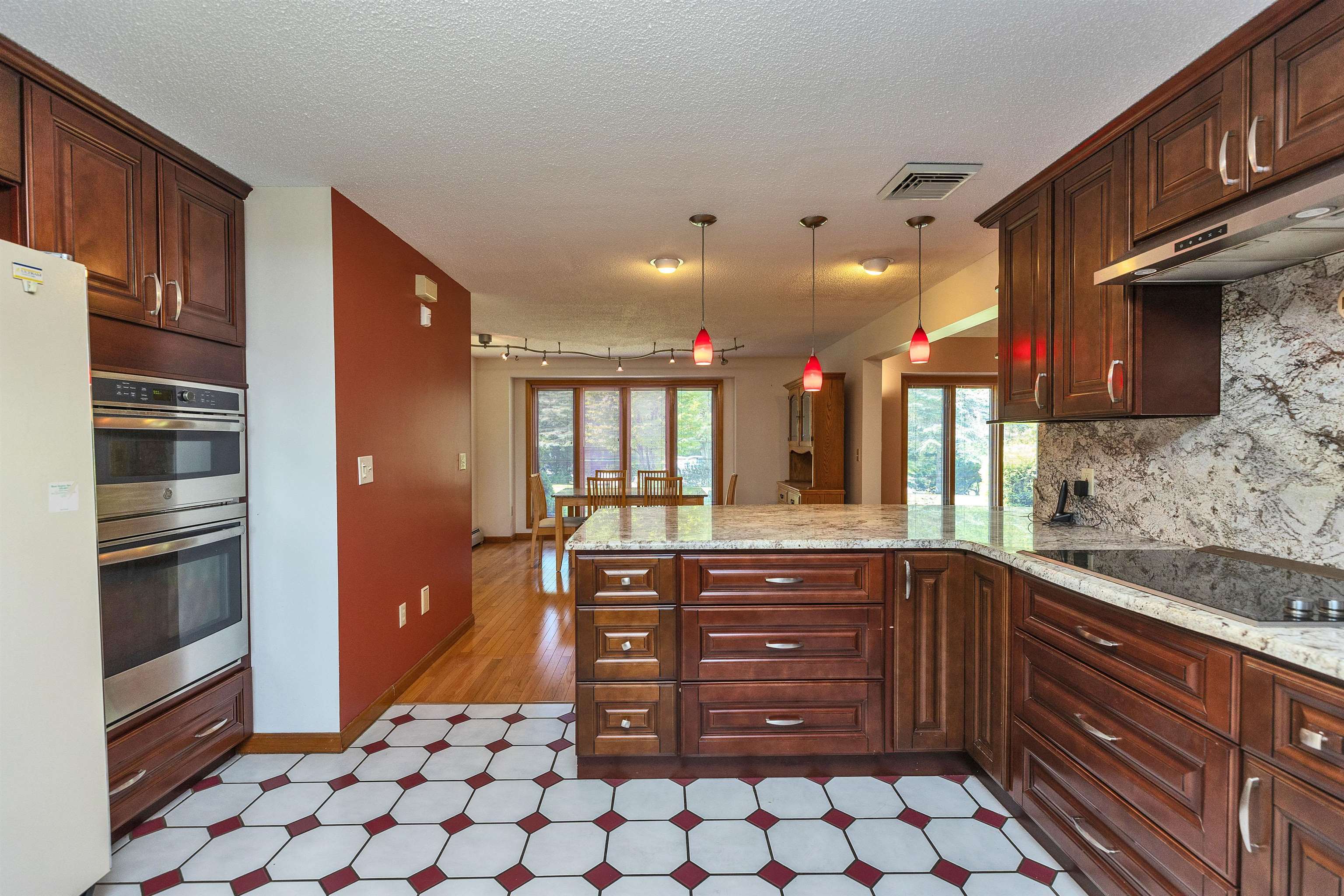 8 Longview Drive Bow, NH 03304 - Photo 13 of 59