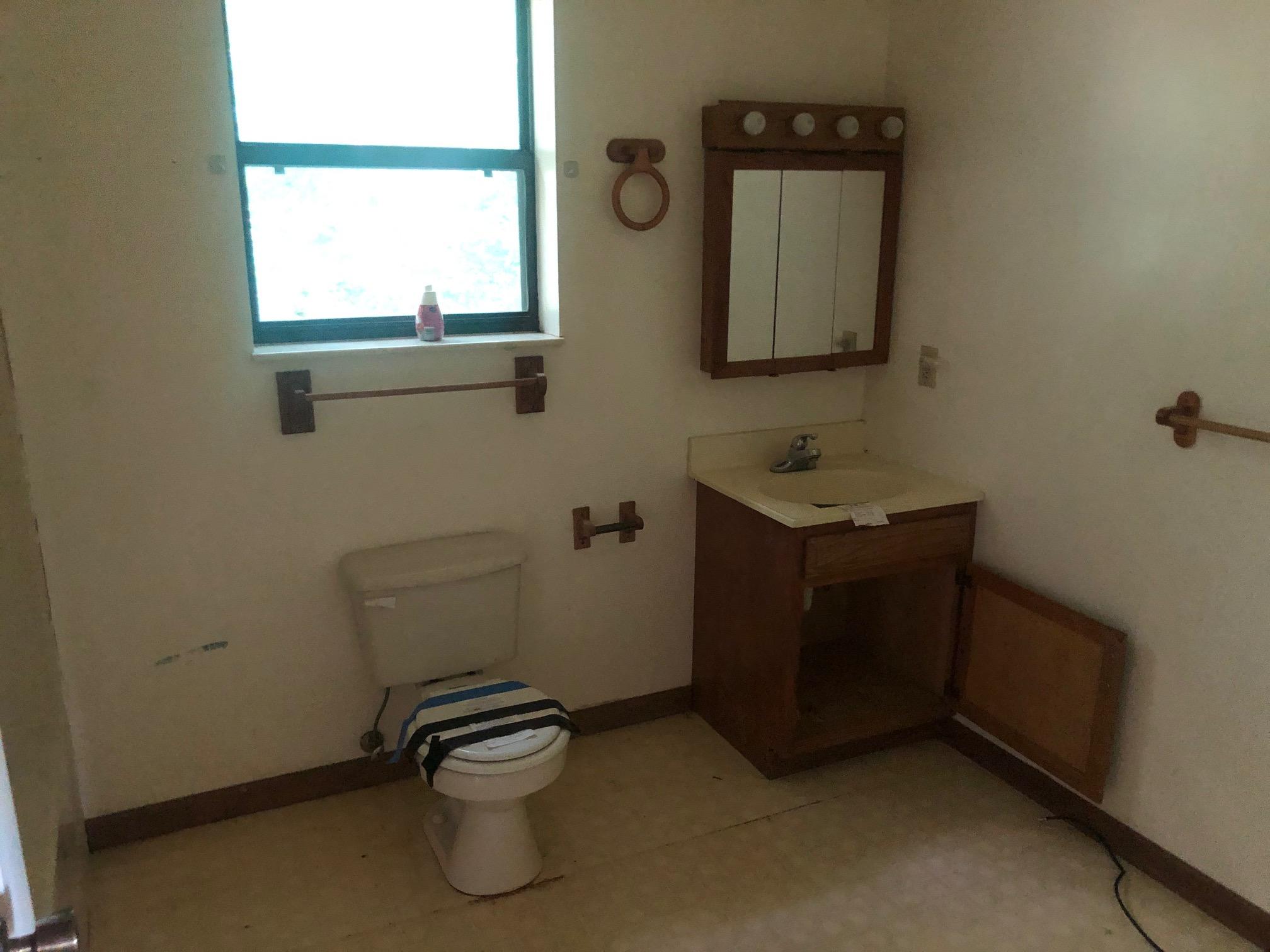 216 Graves Hollow Road Maynardville, TN 37807 - Photo 6 of 7 Bathroom